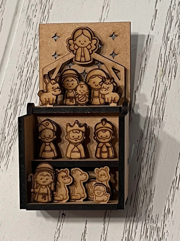 Mini pesebre de MDF en caja decorativa